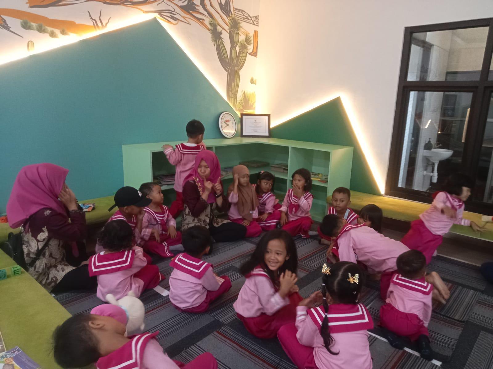 Berita Kunjungan Belajar PAUD Miss Lily Education di Perpustakaan Daerah Soekarno Hatta Dinas Perpusip
