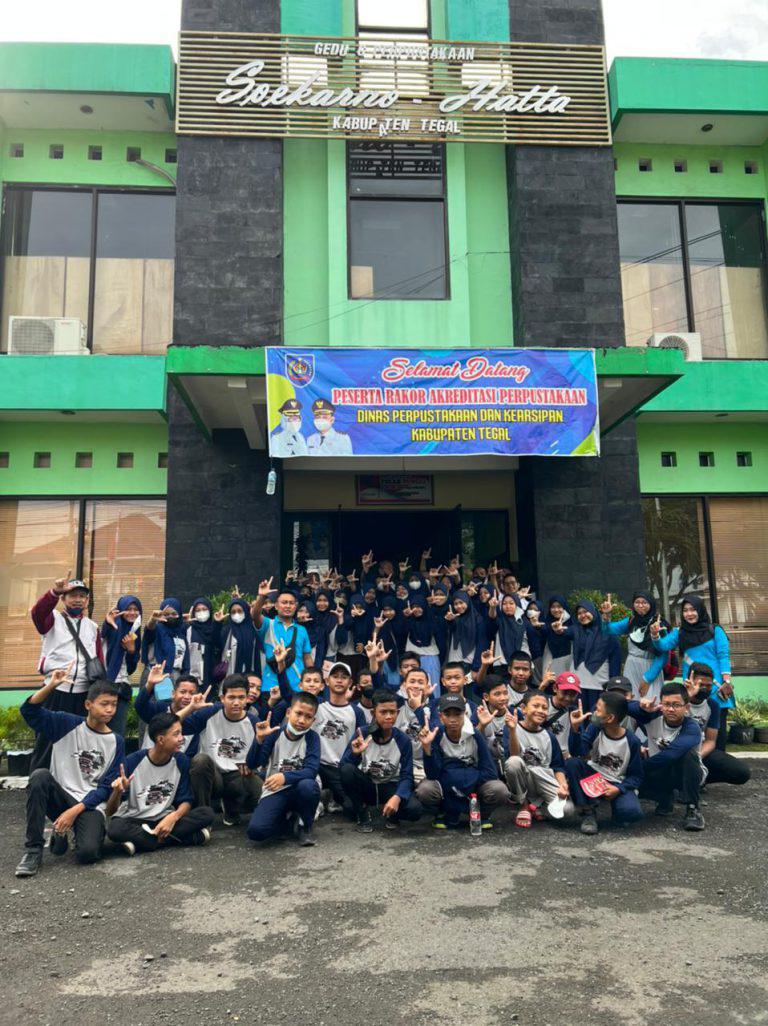 Berita 50 Siswa SMP Negeri 1 Dukuhturi Ikuti Wisata Edukasi ke Dinas Perpustakaan dan Kearsipan Kabupaten Tegal Dinas Perpusip