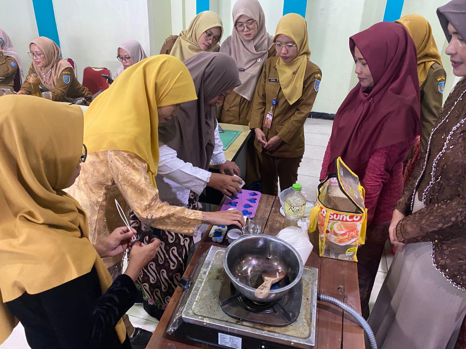 Berita Peringati Hari Kartini, DWP Disperpusip Luncurkan Bank Sampah Dinas Perpusip